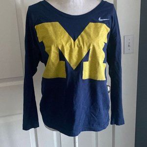 5/$10 item Nike Michigan top